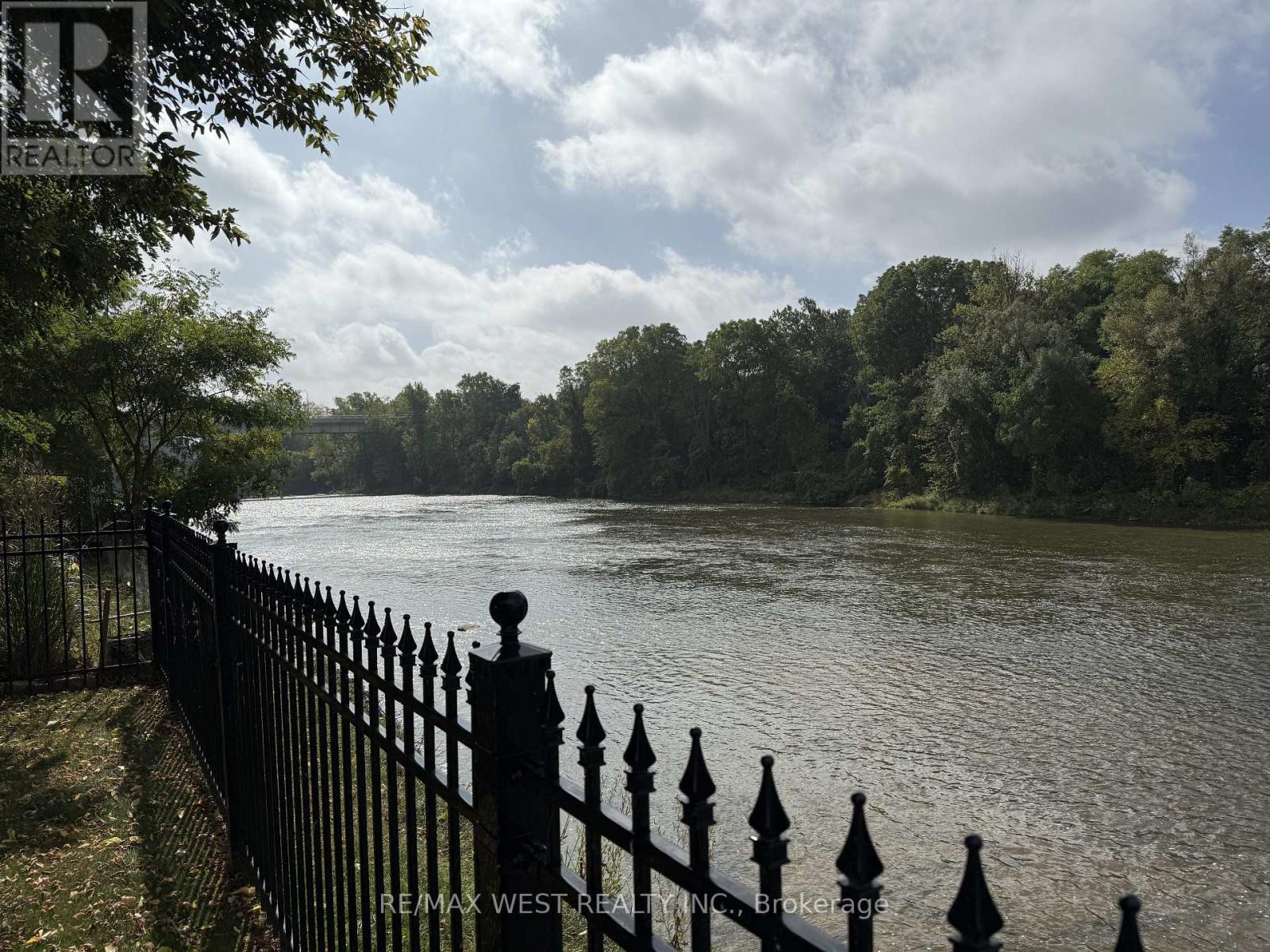 36 Willow Street, Brant, Ontario  N3L 2K6 - Photo 3 - X12663618