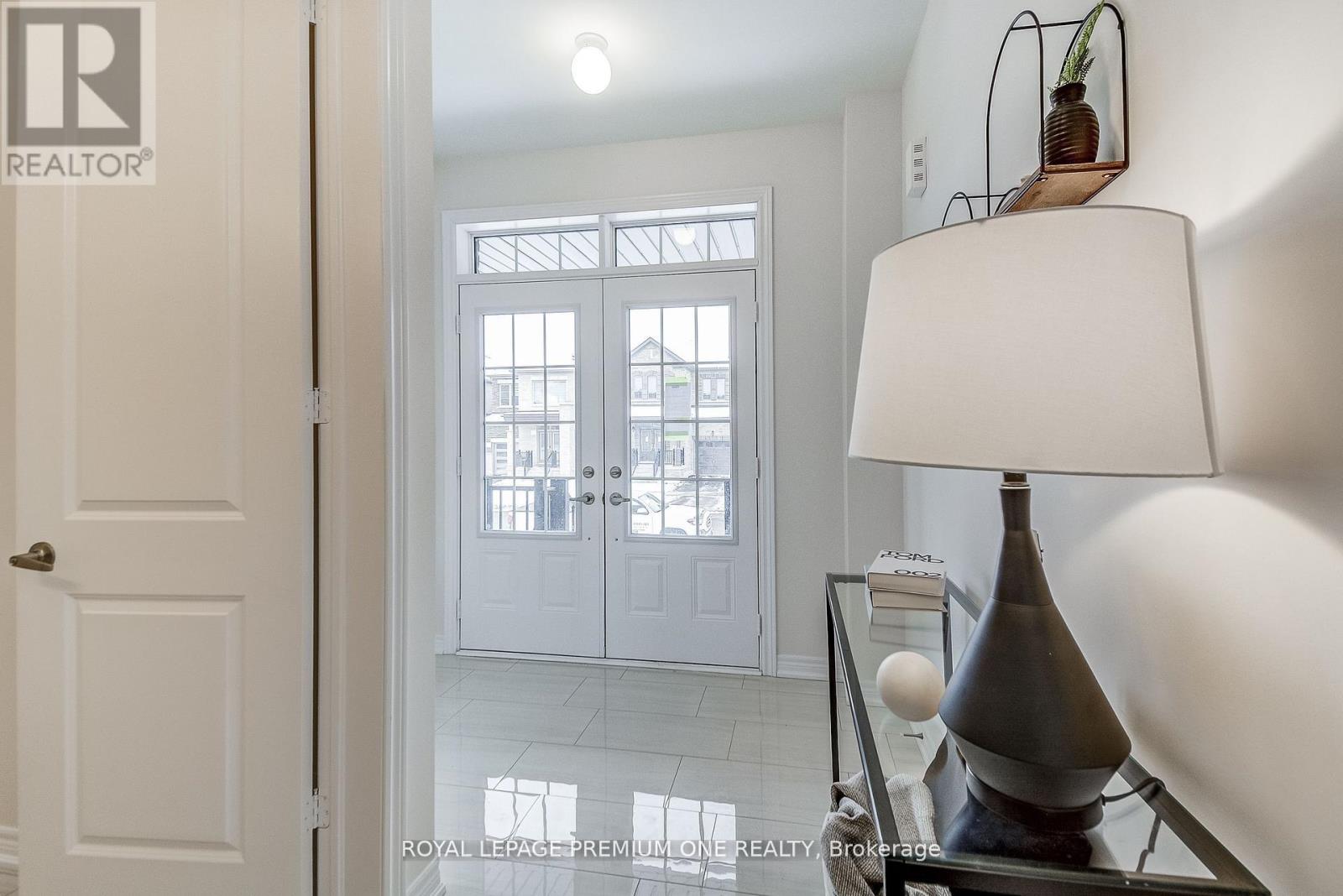 440 Kennedy Circle, Milton, Ontario  L9T 7E7 - Photo 6 - W12669302