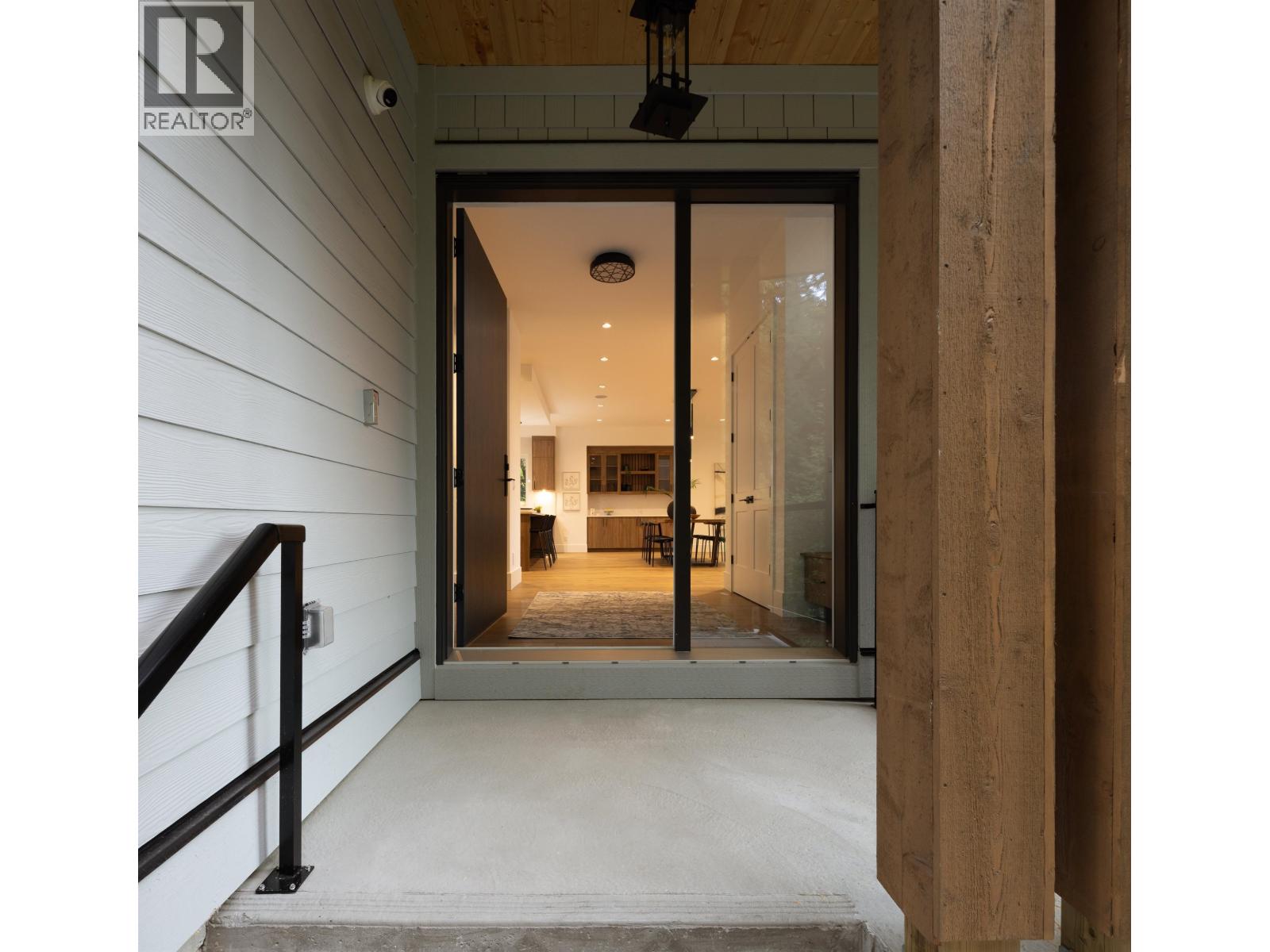 1486 Coast Meridian Road, Coquitlam, British Columbia  V3E 0C4 - Photo 3 - R3076740