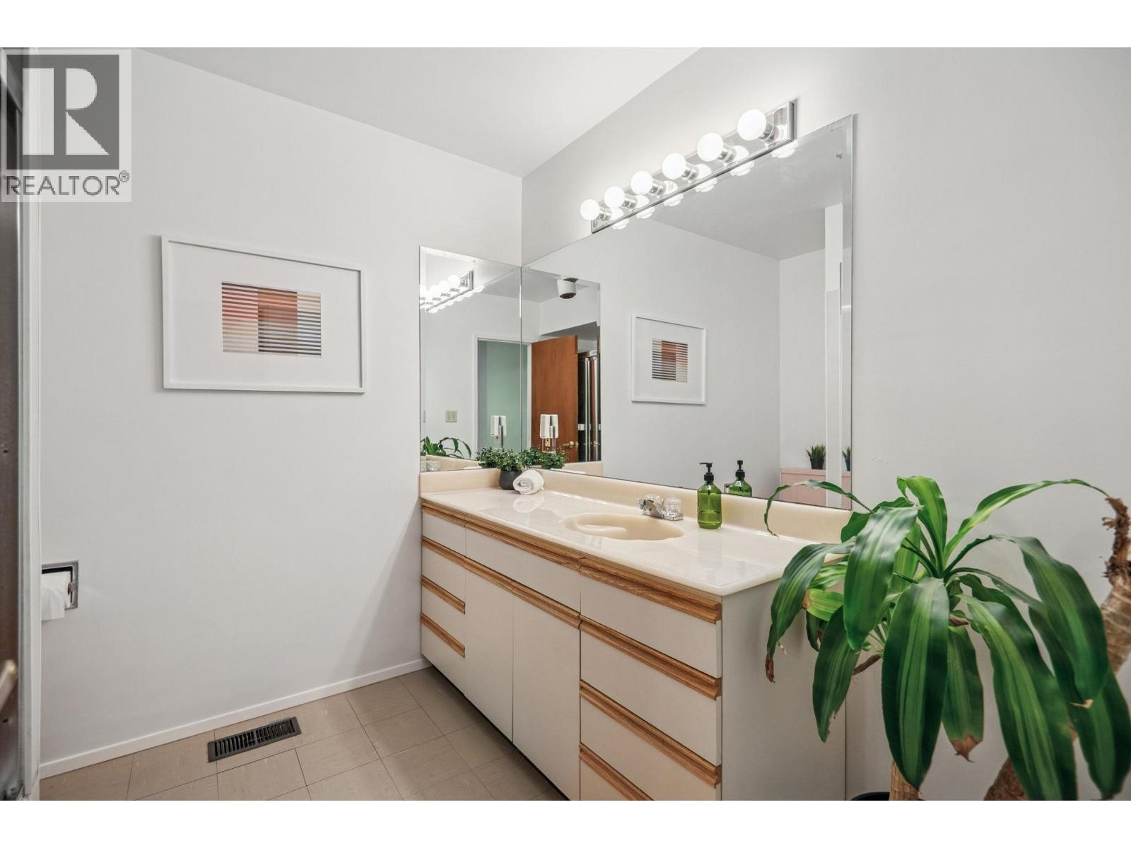 2174 Hoskins Road, North Vancouver, British Columbia V7J 3A3 - Photo 23 - R3076750