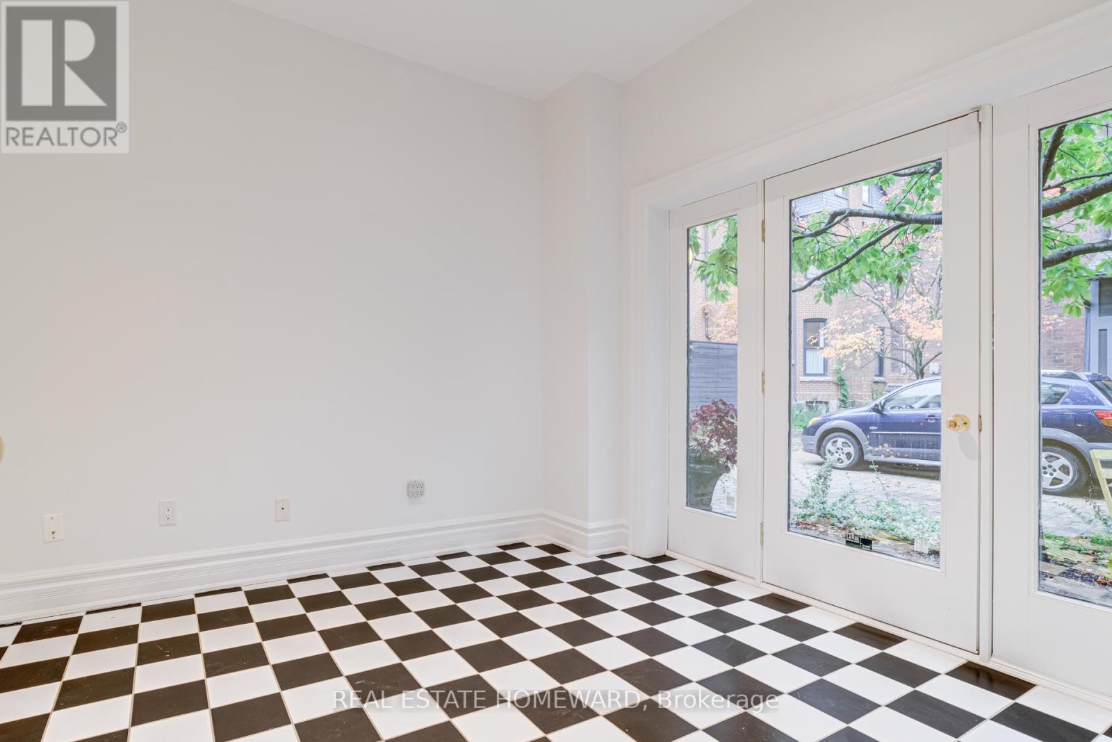 12 A Admiral Road, Toronto, Ontario  M5R 2L5 - Photo 4 - C12670210