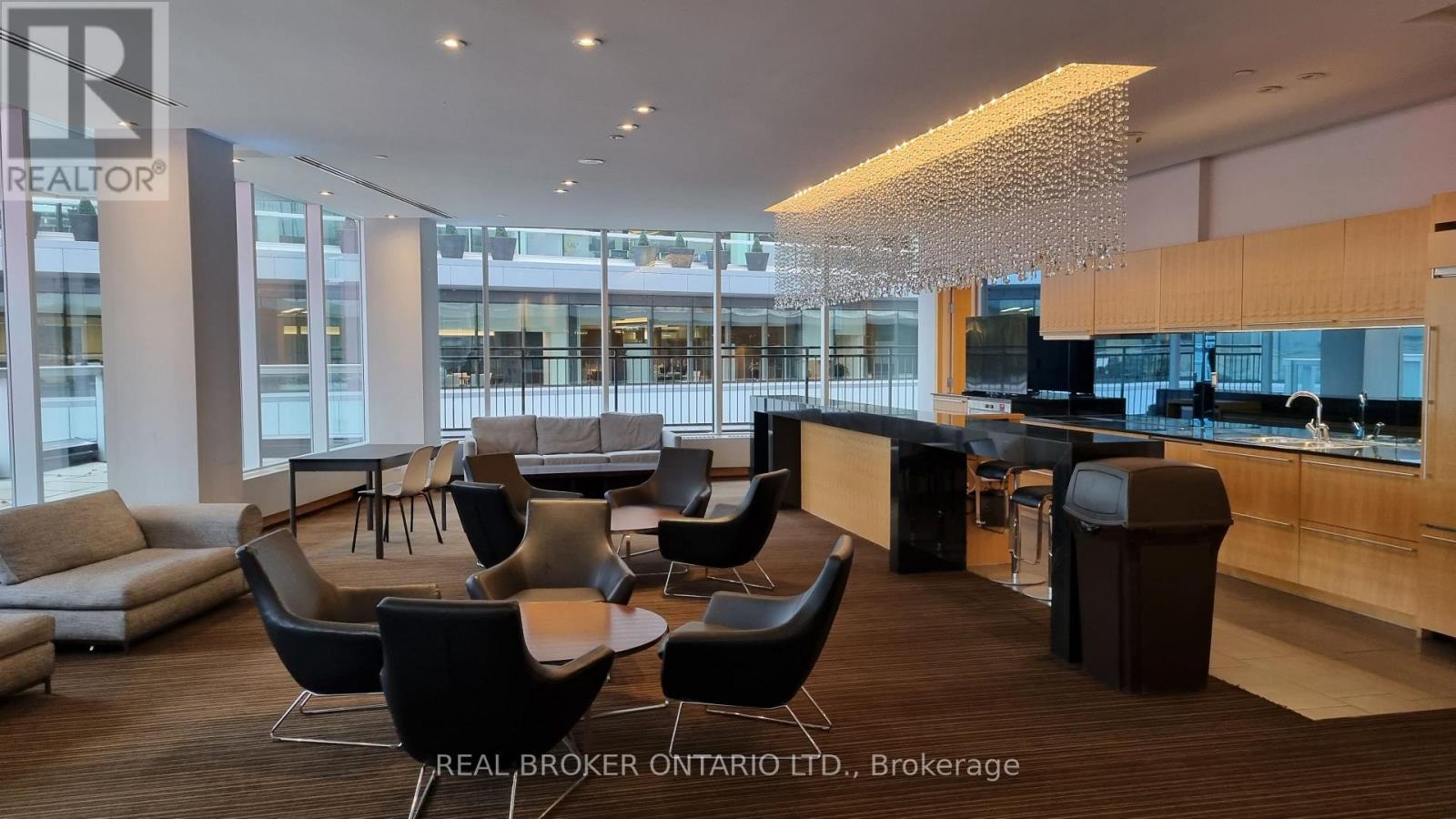 1704 - 55 Bremner Boulevard, Toronto, Ontario  M5J 0A6 - Photo 11 - C12670218