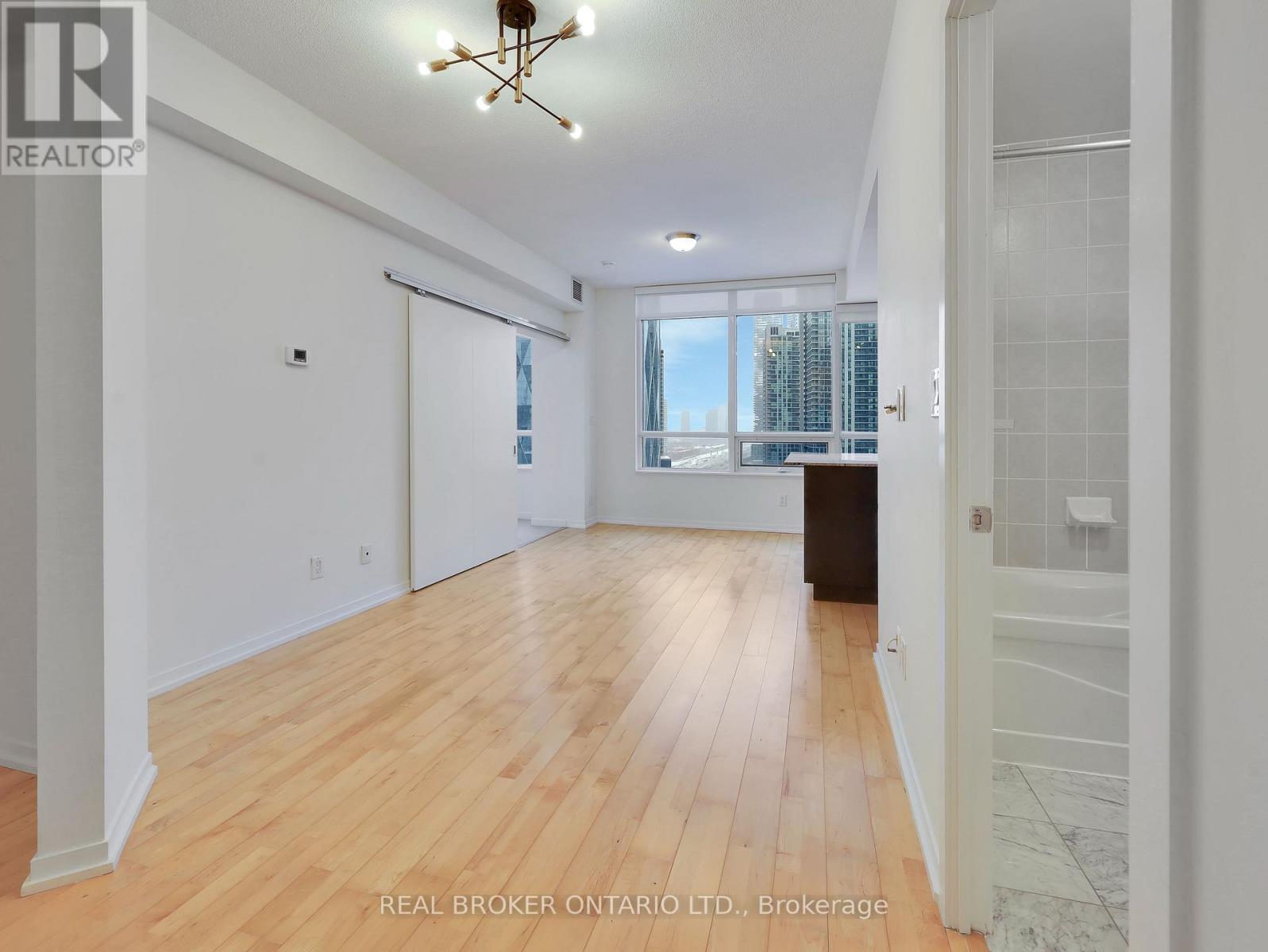 1704 - 55 Bremner Boulevard, Toronto, Ontario  M5J 0A6 - Photo 14 - C12670218