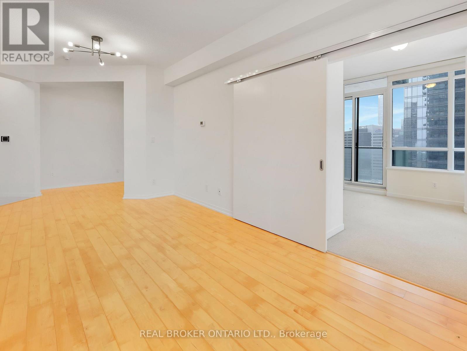 1704 - 55 Bremner Boulevard, Toronto, Ontario  M5J 0A6 - Photo 17 - C12670218