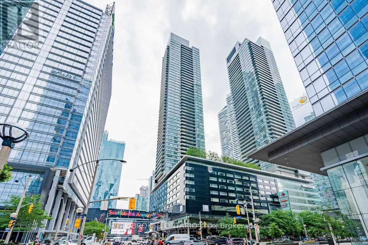 1704 - 55 Bremner Boulevard, Toronto, Ontario  M5J 0A6 - Photo 2 - C12670218