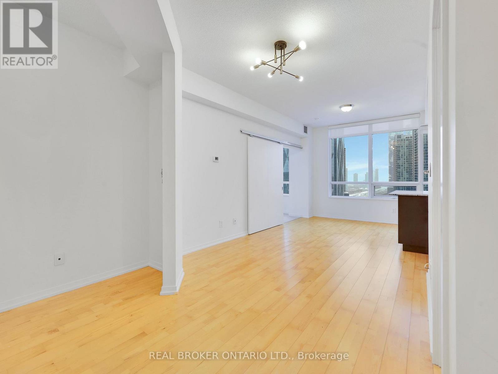 1704 - 55 Bremner Boulevard, Toronto, Ontario  M5J 0A6 - Photo 25 - C12670218