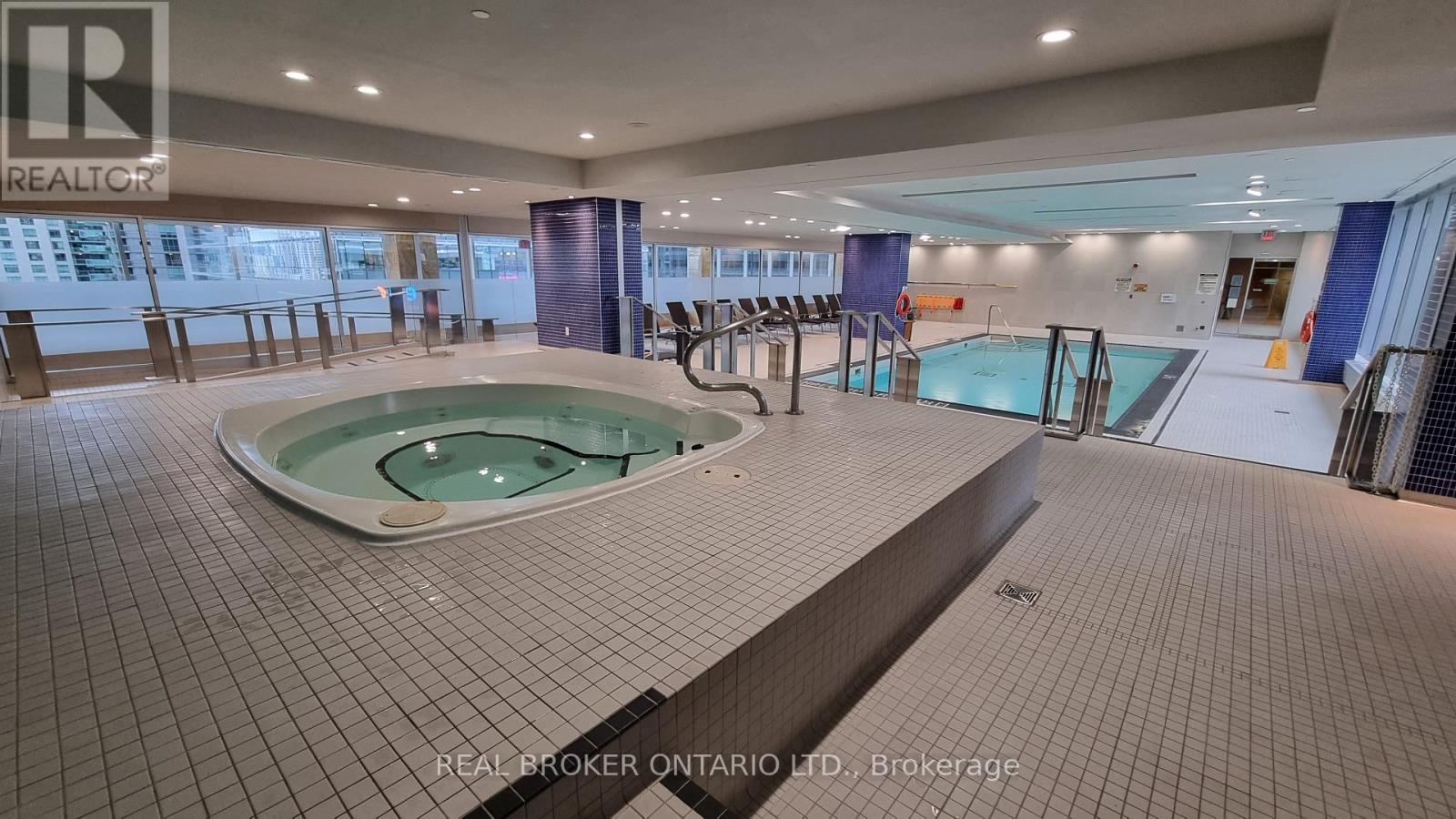 1704 - 55 Bremner Boulevard, Toronto, Ontario  M5J 0A6 - Photo 7 - C12670218