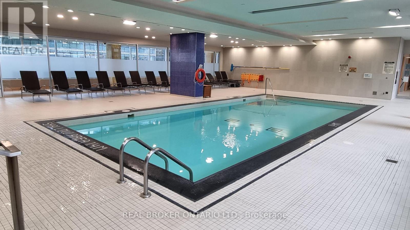 1704 - 55 Bremner Boulevard, Toronto, Ontario  M5J 0A6 - Photo 8 - C12670218