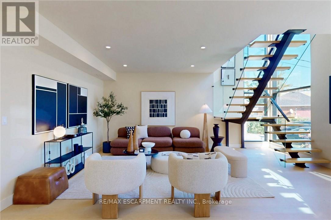 28 Dunsmore Gardens, Toronto, Ontario  M3H 3M2 - Photo 3 - C12670238