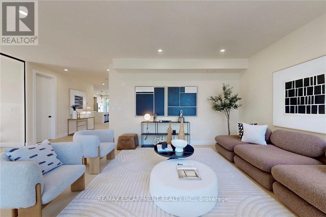 28 Dunsmore Gardens, Toronto, Ontario  M3H 3M2 - Photo 4 - C12670238