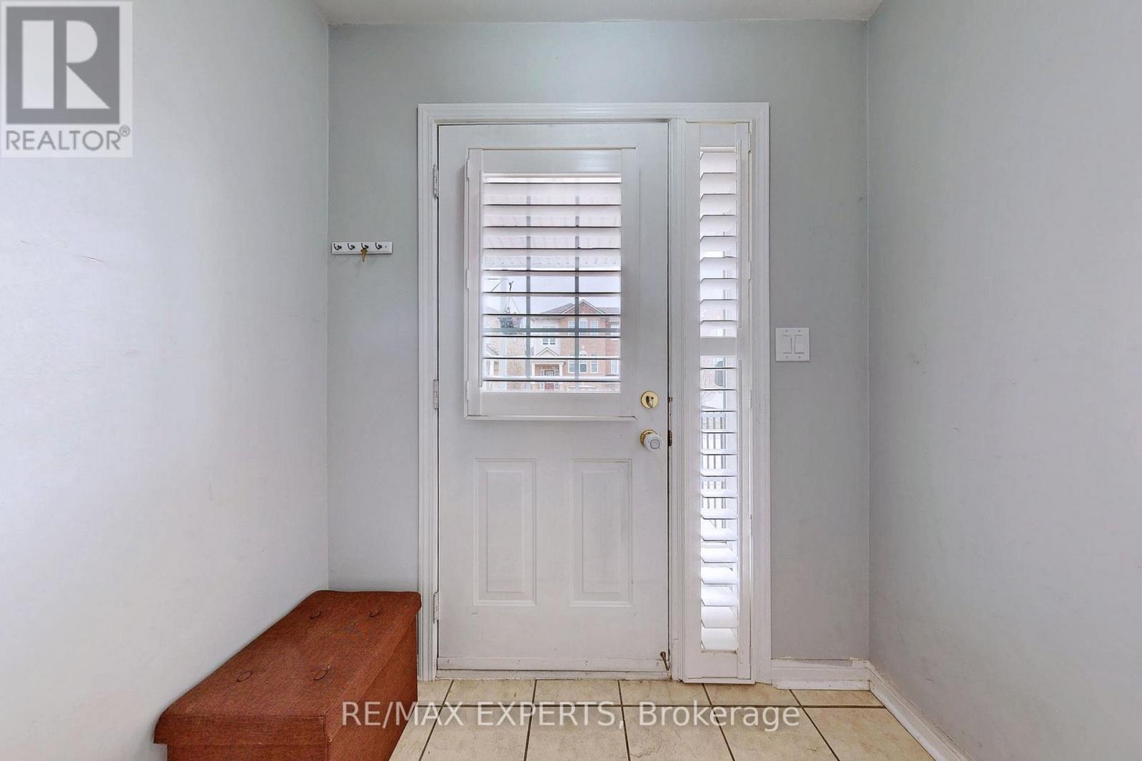 103 - 5980 Whitehorn Avenue, Mississauga, Ontario  L5V 2Y3 - Photo 4 - W12670244