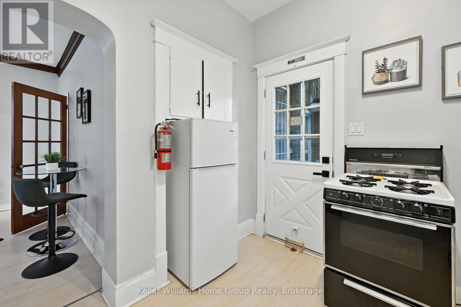 1047 Main Street E, Hamilton, Ontario  L8M 1N5 - Photo 13 - X12670316