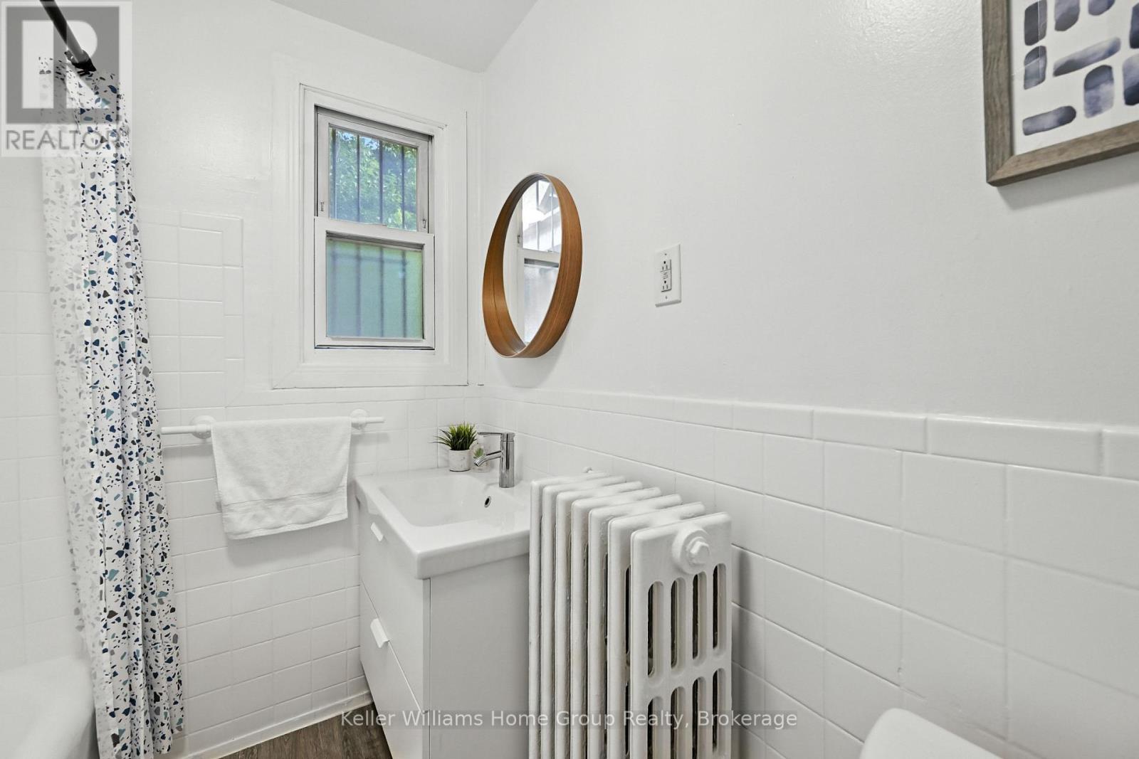 1047 Main Street E, Hamilton, Ontario  L8M 1N5 - Photo 15 - X12670316