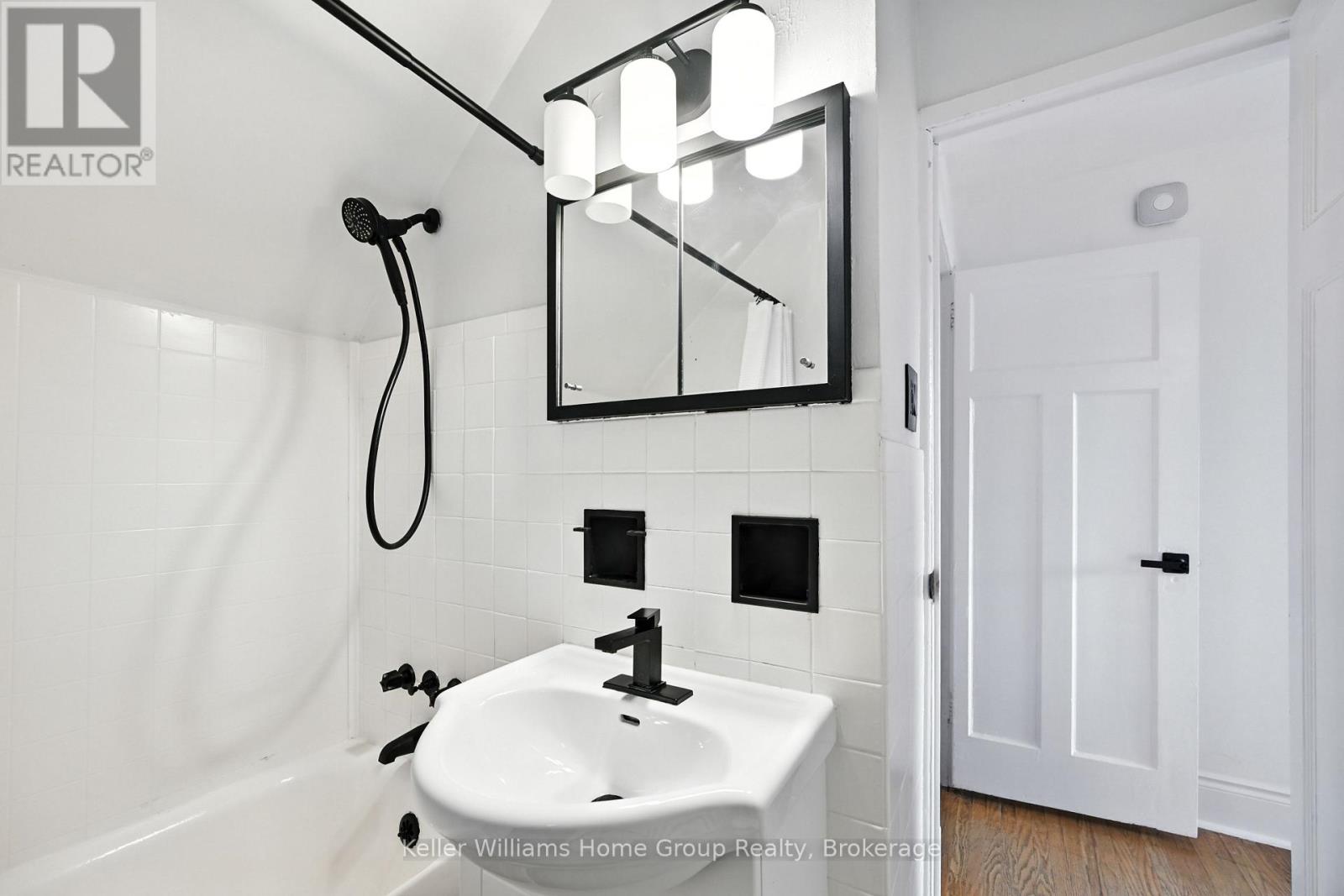 1047 Main Street E, Hamilton, Ontario  L8M 1N5 - Photo 45 - X12670316