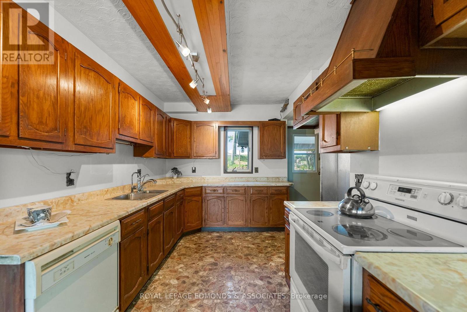 87 Cobble Stone Lane, Whitewater Region, Ontario  K0J 1K0 - Photo 14 - X12670296