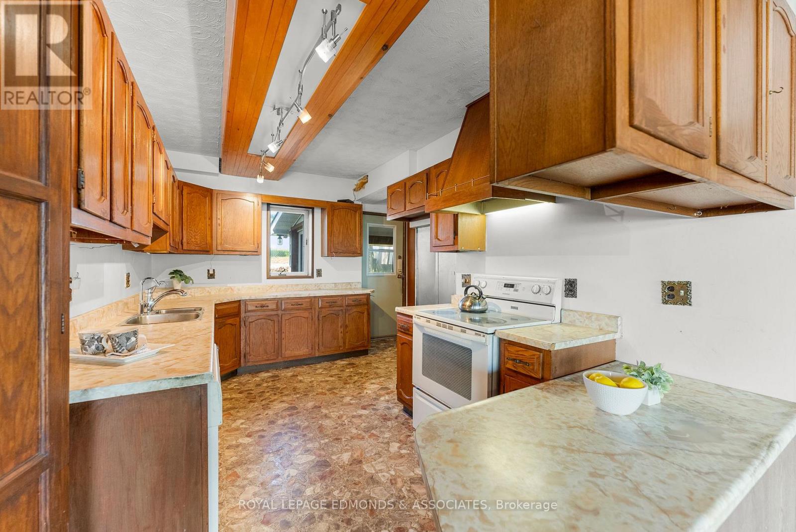 87 Cobble Stone Lane, Whitewater Region, Ontario  K0J 1K0 - Photo 15 - X12670296