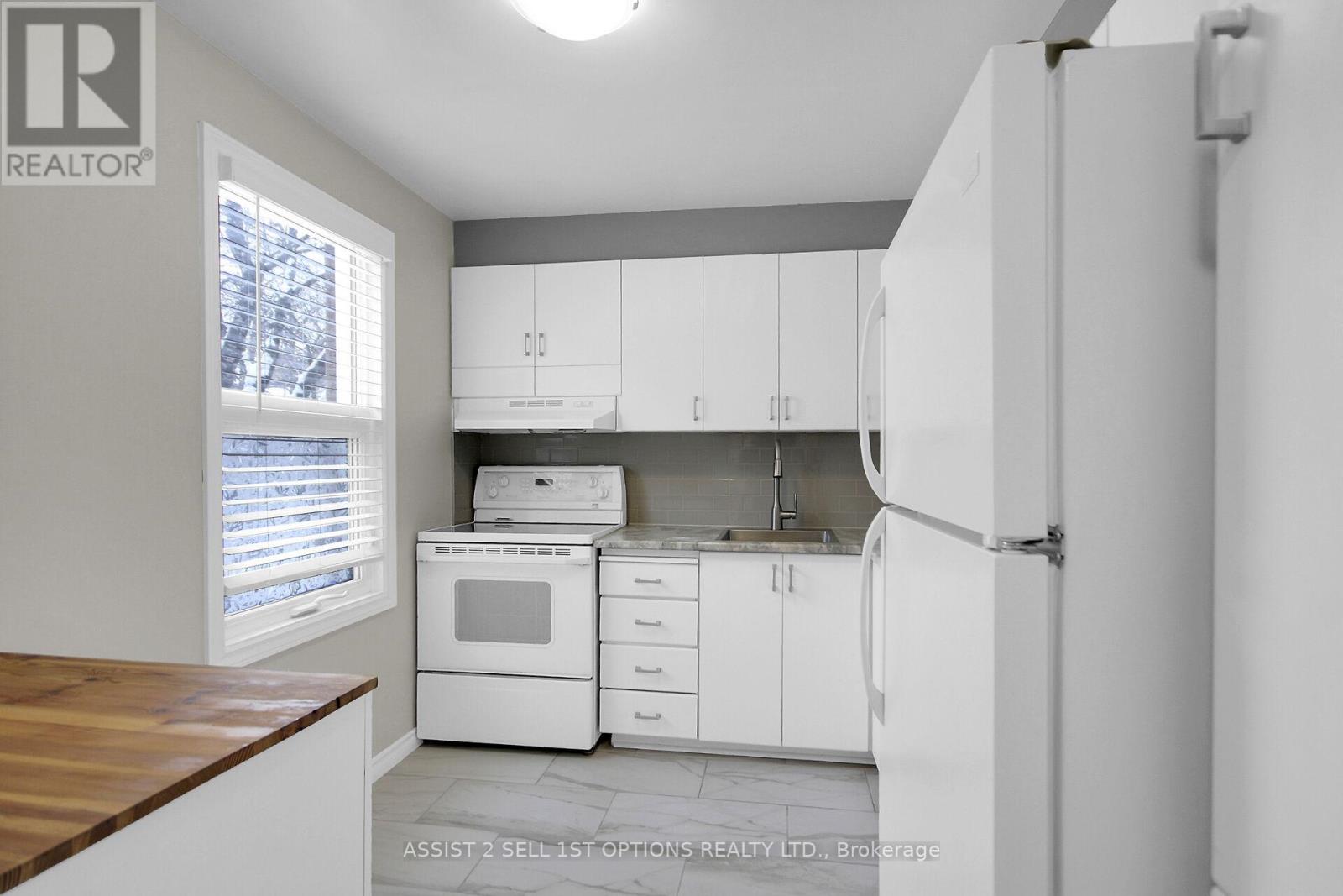 22 Castlebrook Lane, Ottawa, Ontario  K2G 5G3 - Photo 3 - X12670302