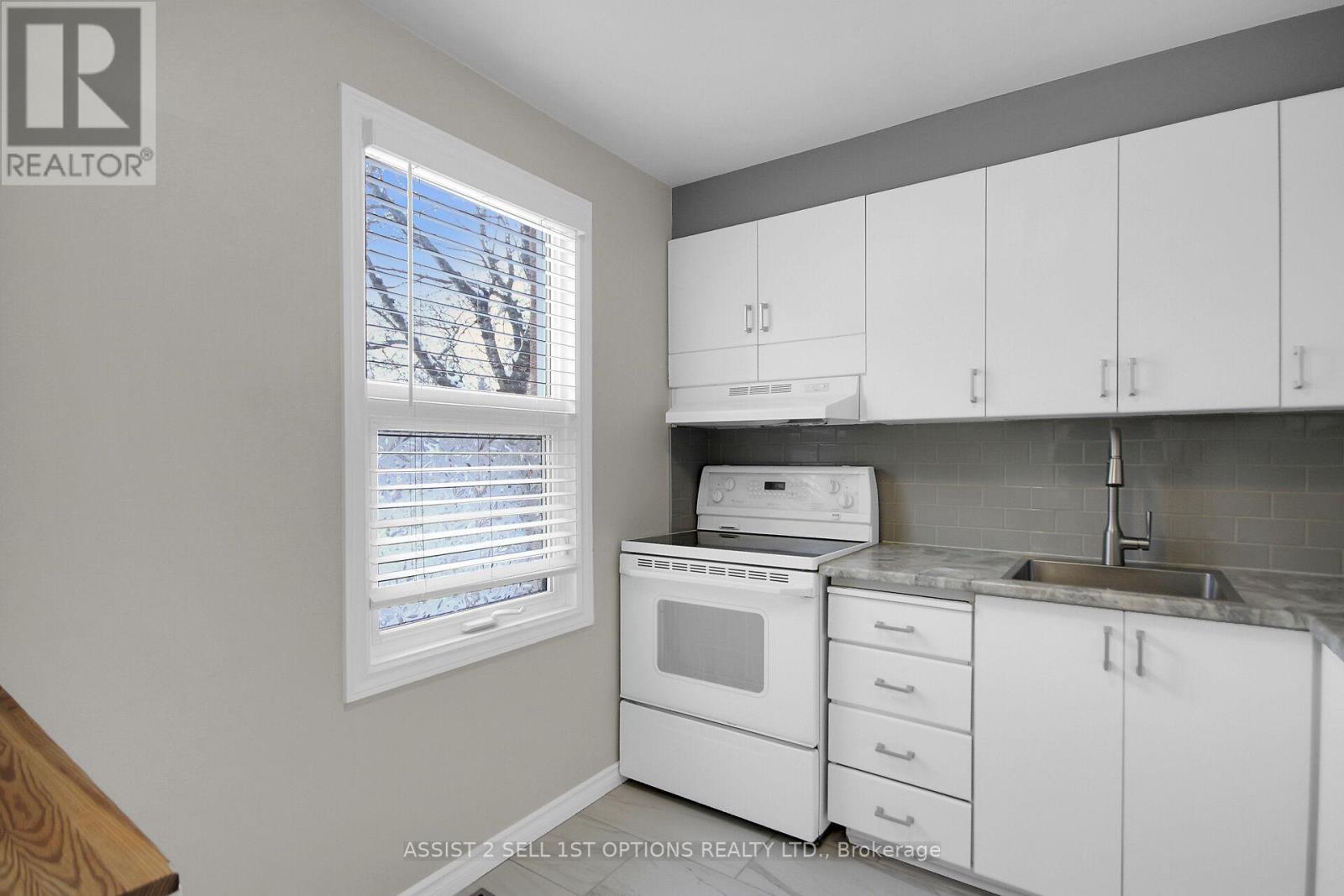 22 Castlebrook Lane, Ottawa, Ontario  K2G 5G3 - Photo 5 - X12670302