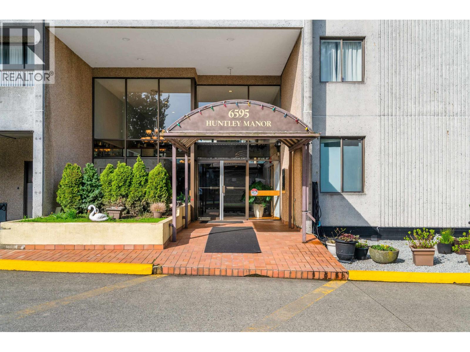 608 6595 Willingdon Avenue, Burnaby, British Columbia  V5H 4E5 - Photo 2 - R3076774