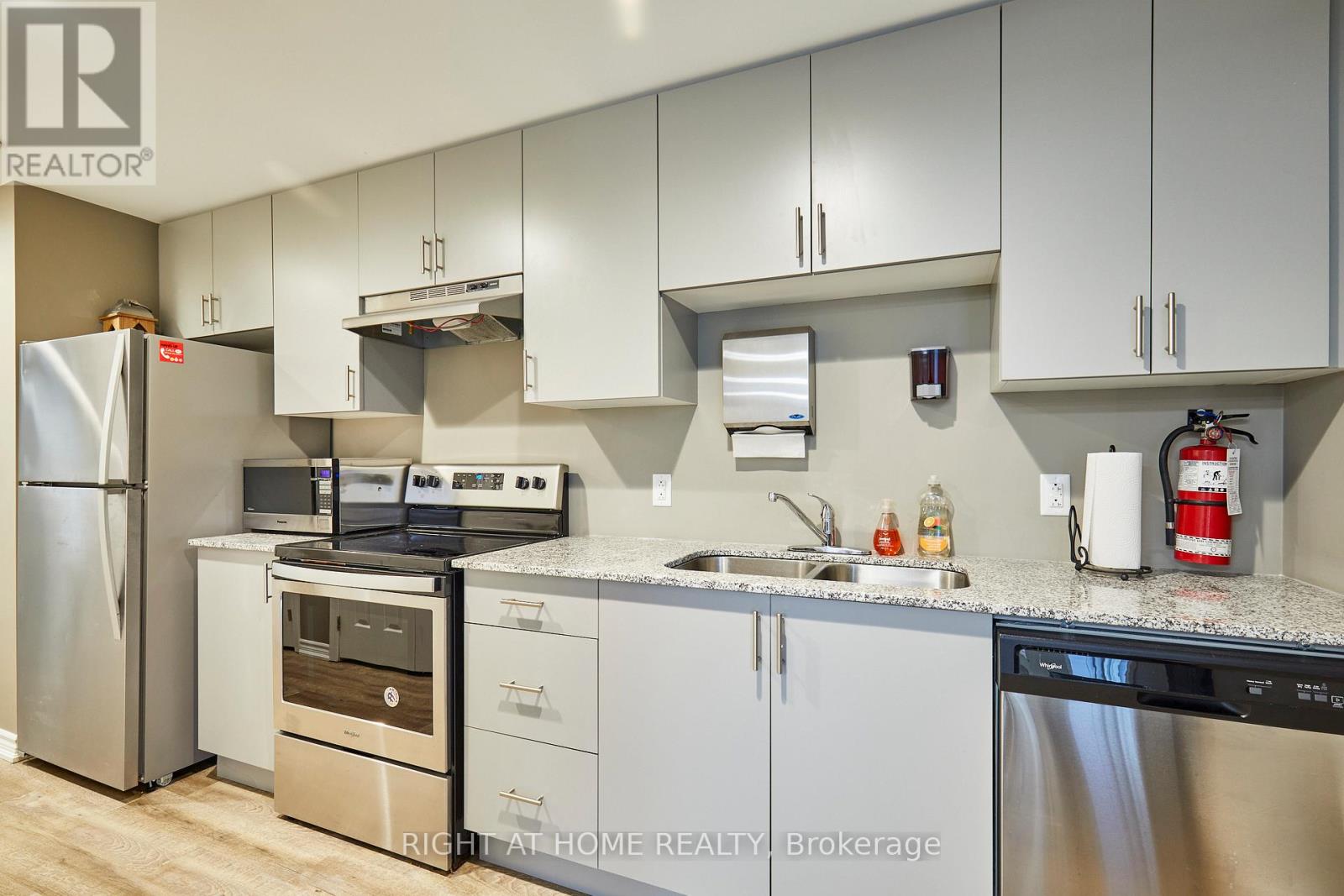 201 - 290 Liberty Street N, Clarington, Ontario  L1C 0V5 - Photo 33 - E12670280