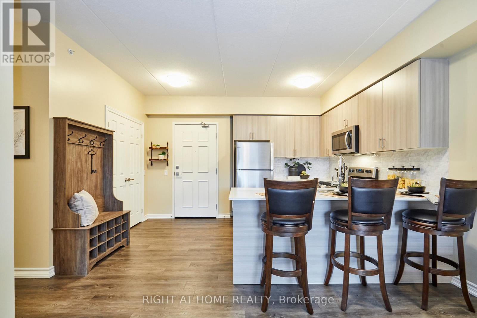 201 - 290 Liberty Street N, Clarington, Ontario  L1C 0V5 - Photo 8 - E12670280