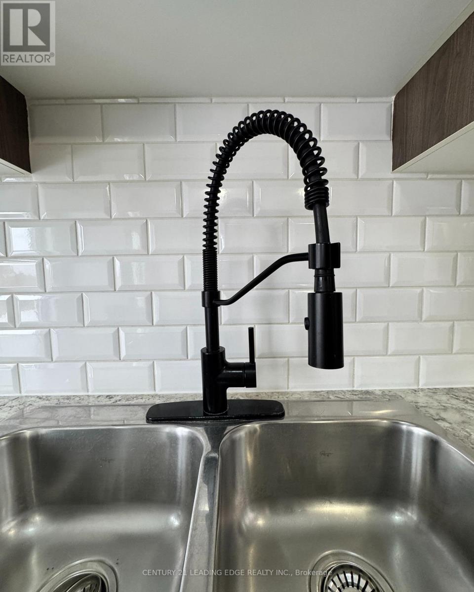 21 Robinson Street, Barrie, Ontario  L4N 3J1 - Photo 10 - S12670286