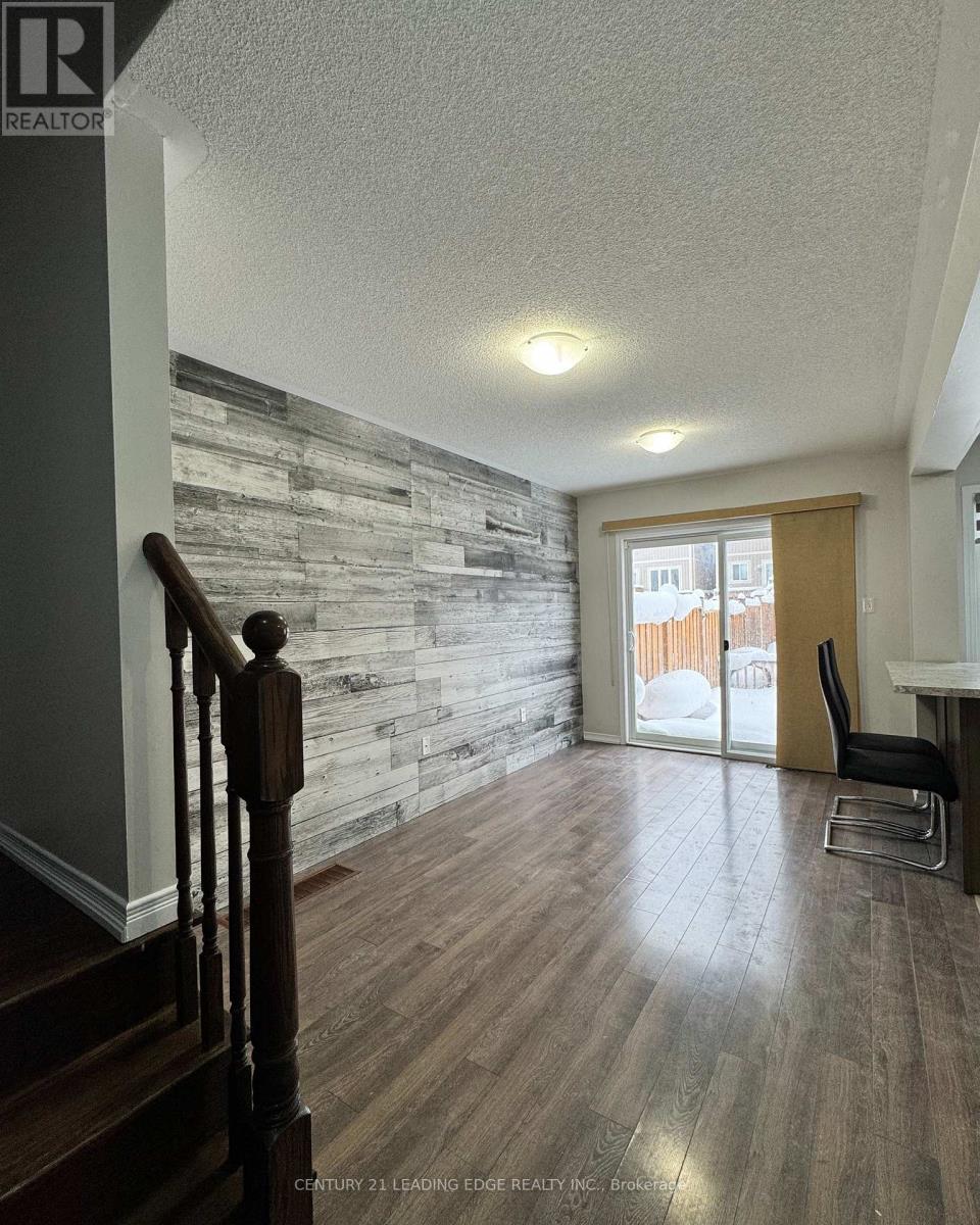 21 Robinson Street, Barrie, Ontario  L4N 3J1 - Photo 3 - S12670286