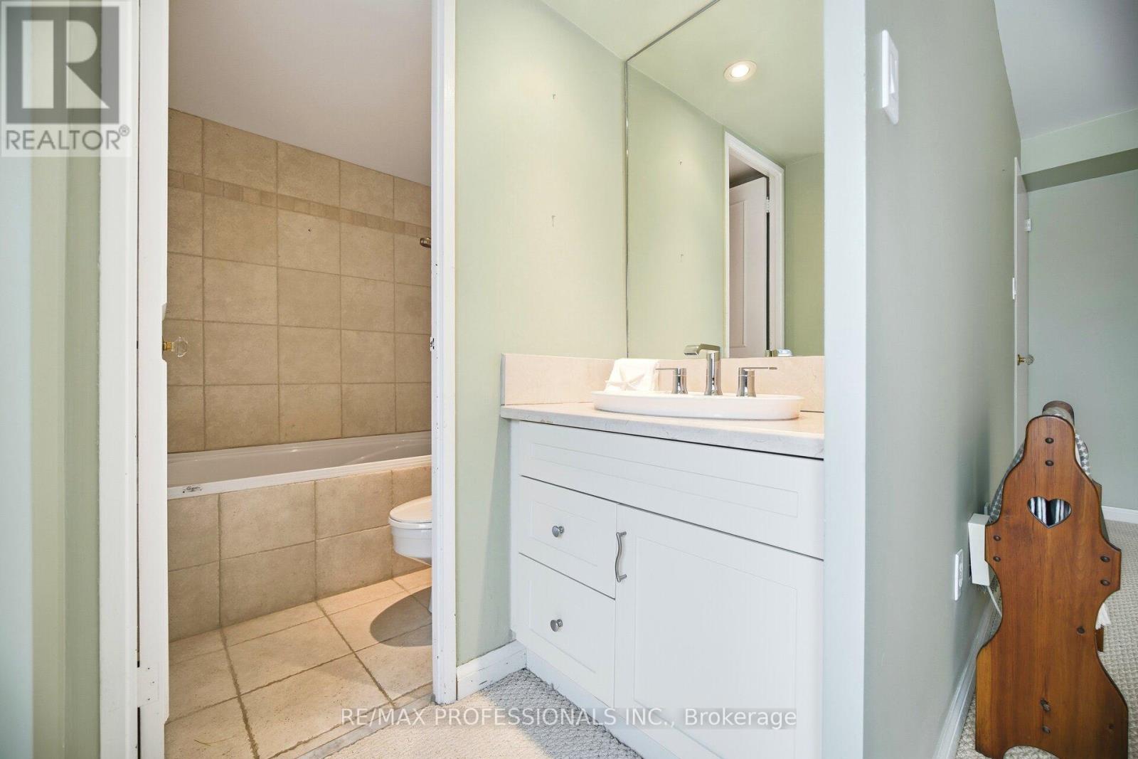 305 - 1400 Dixie Road, Mississauga, Ontario L5E 3E1 - Photo 23 - W12665844