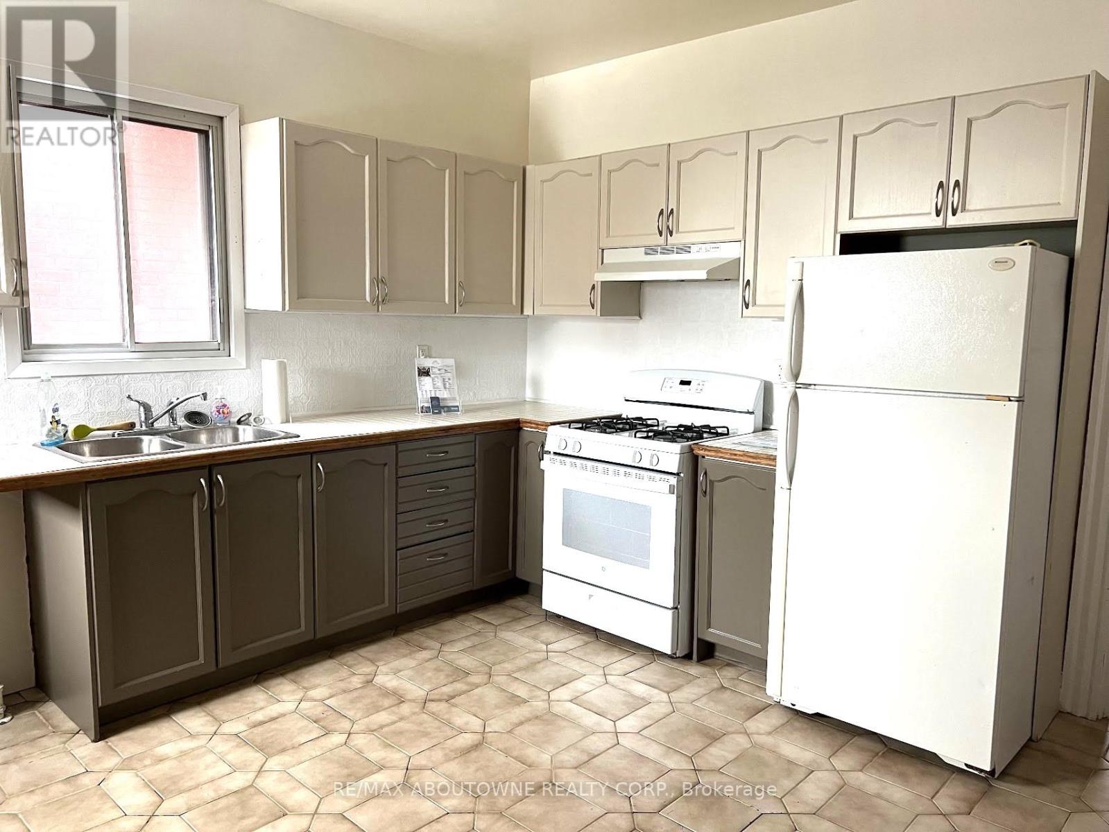 72 William Street, Hamilton, Ontario  L8L 5T7 - Photo 3 - X12586676