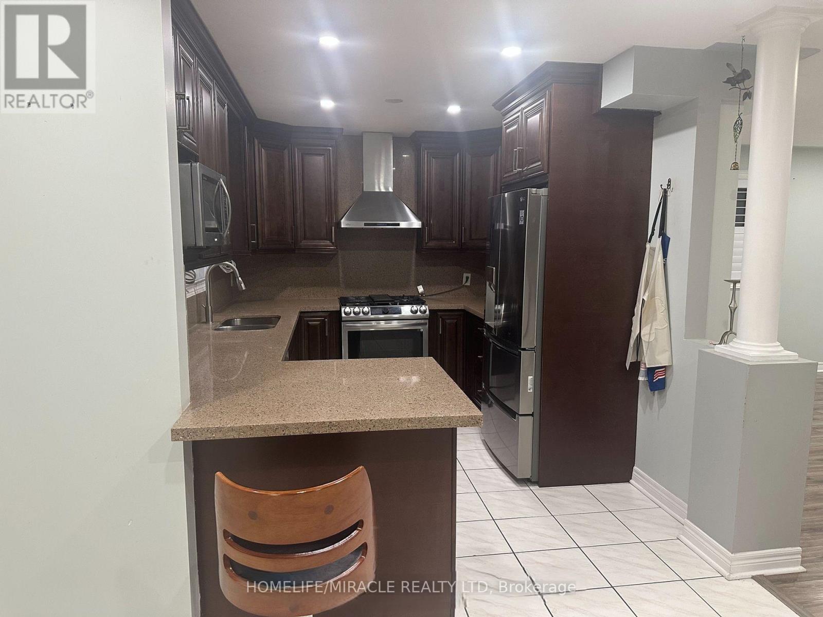 10 Pertosa Drive, Brampton, Ontario  L6X 4V7 - Photo 5 - W12670250