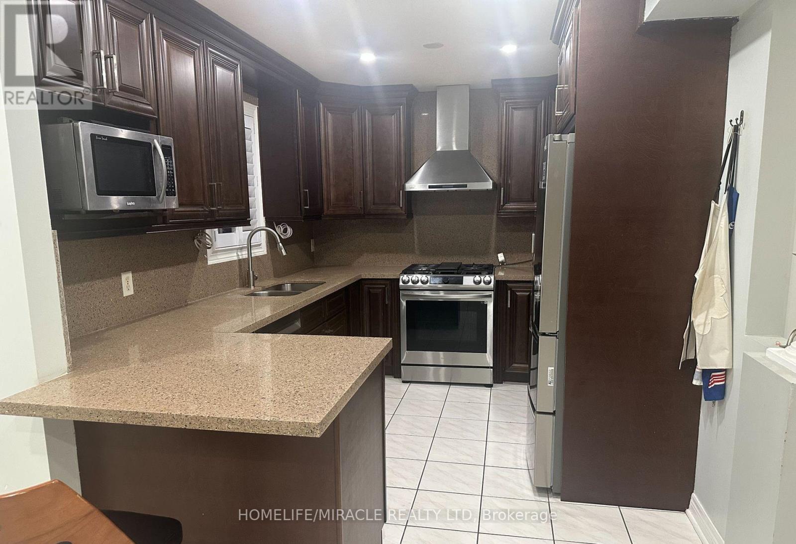 10 Pertosa Drive, Brampton, Ontario  L6X 4V7 - Photo 6 - W12670250