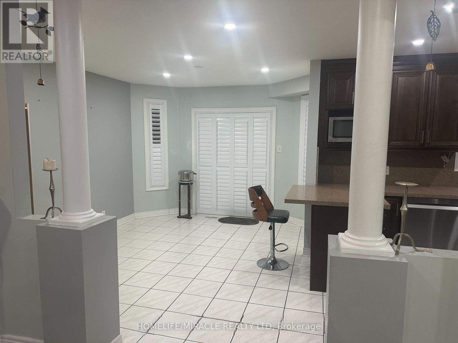 10 Pertosa Drive, Brampton, Ontario  L6X 4V7 - Photo 7 - W12670250