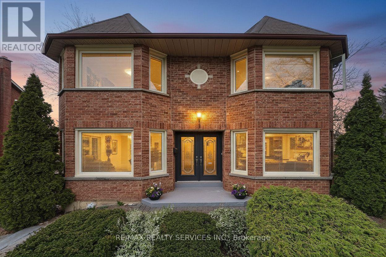 1 Brookbank Court, Brampton, Ontario  L6Z 3G2 - Photo 2 - W12670270