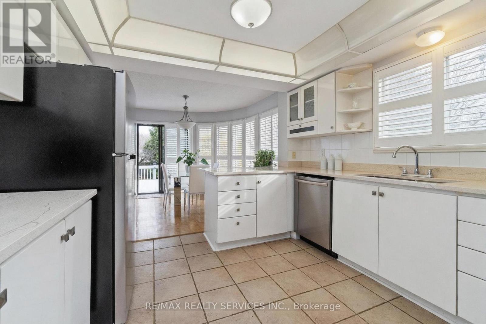 1 Brookbank Court, Brampton, Ontario  L6Z 3G2 - Photo 9 - W12670270