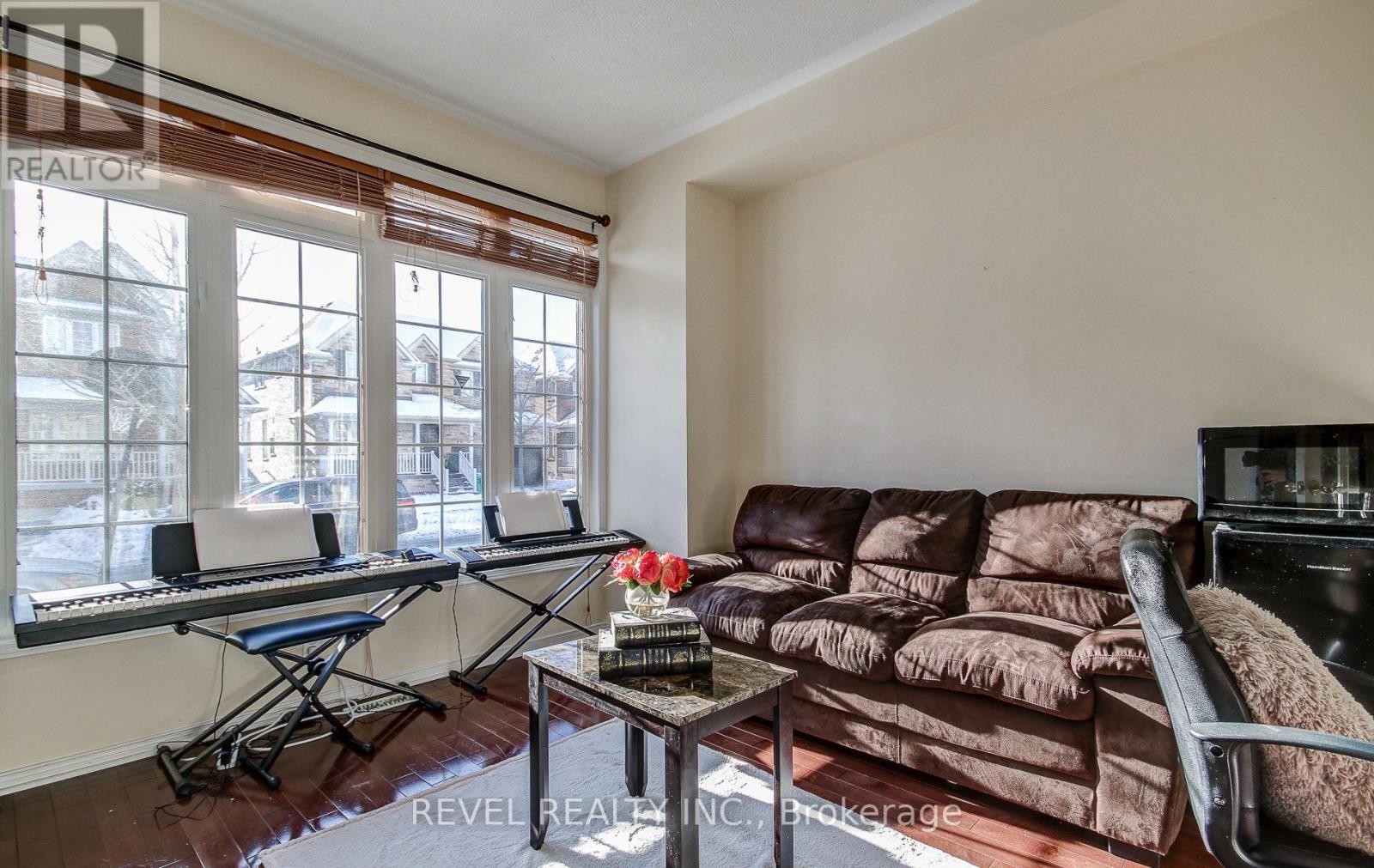 5 Treegrove Crescent, Brampton, Ontario  L7A 3X8 - Photo 3 - W12670282