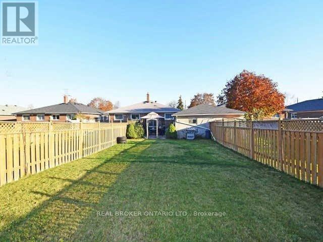 Main - 1602 Coram Crescent, Mississauga, Ontario  L4X 1K9 - Photo 12 - W12670290