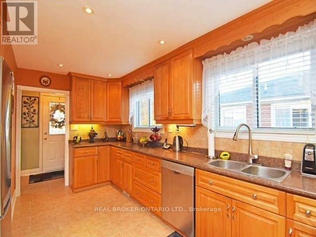 Main - 1602 Coram Crescent, Mississauga, Ontario  L4X 1K9 - Photo 2 - W12670290