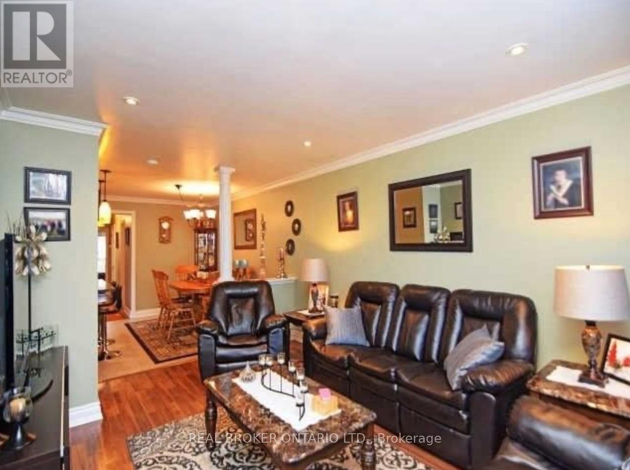 Main - 1602 Coram Crescent, Mississauga, Ontario  L4X 1K9 - Photo 6 - W12670290