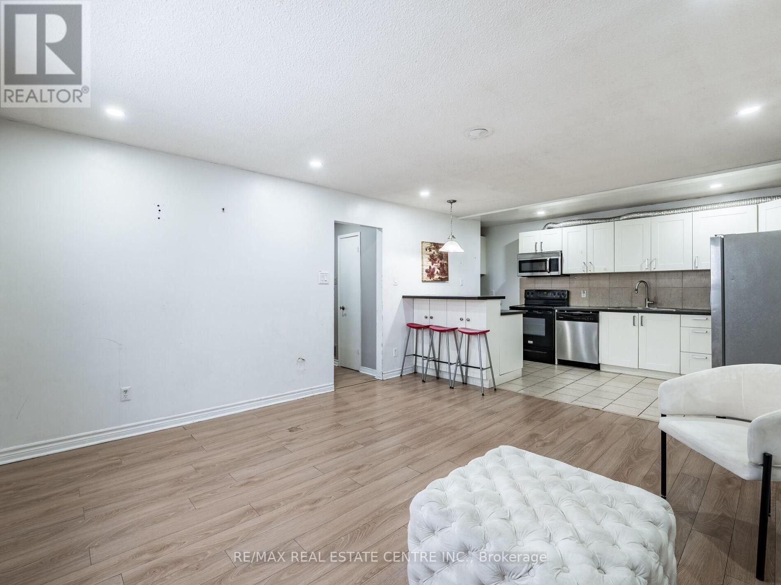 4 Horne Drive, Brampton, Ontario  L6V 2V3 - Photo 10 - W12670294