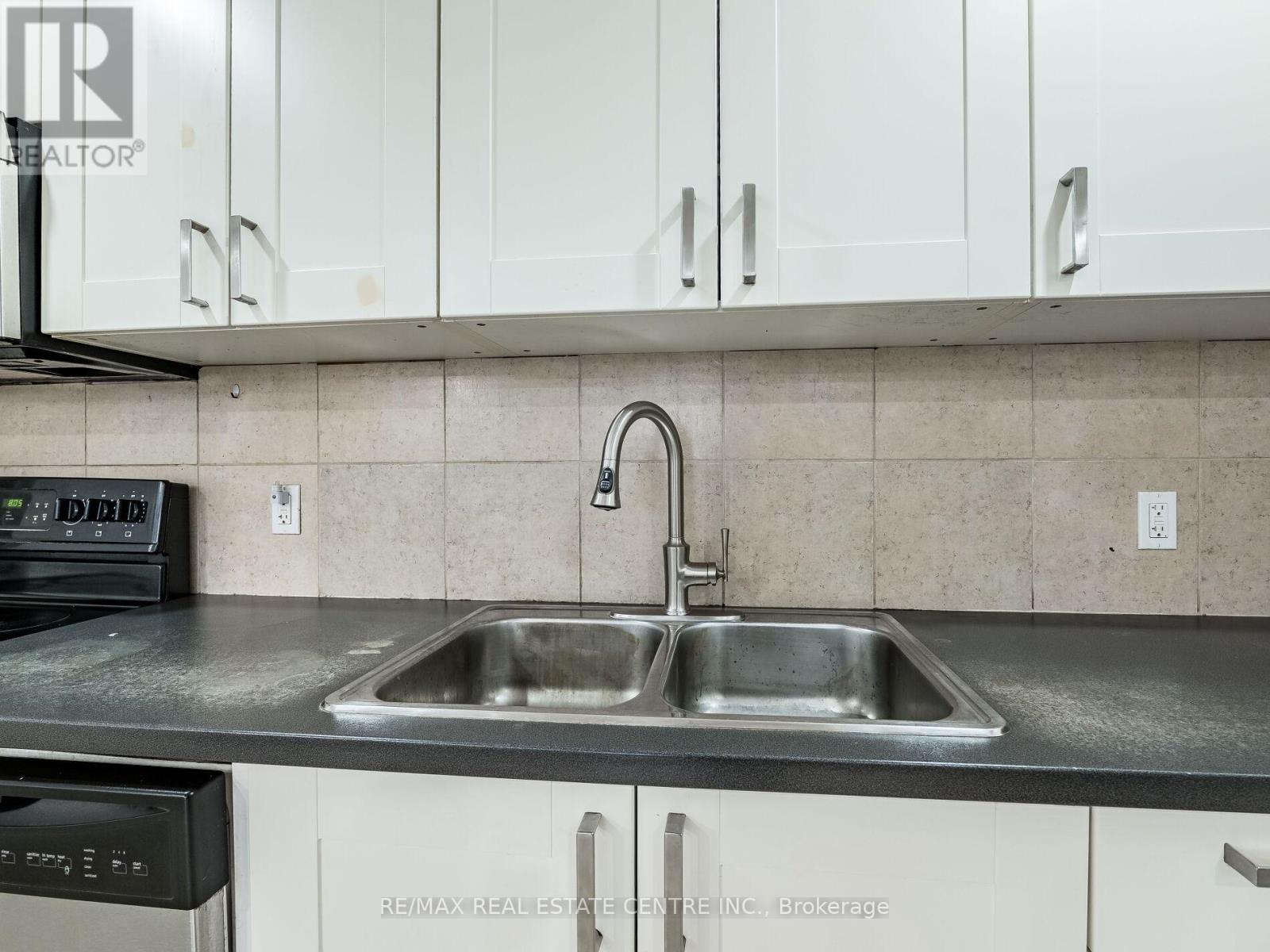 4 Horne Drive, Brampton, Ontario  L6V 2V3 - Photo 13 - W12670294