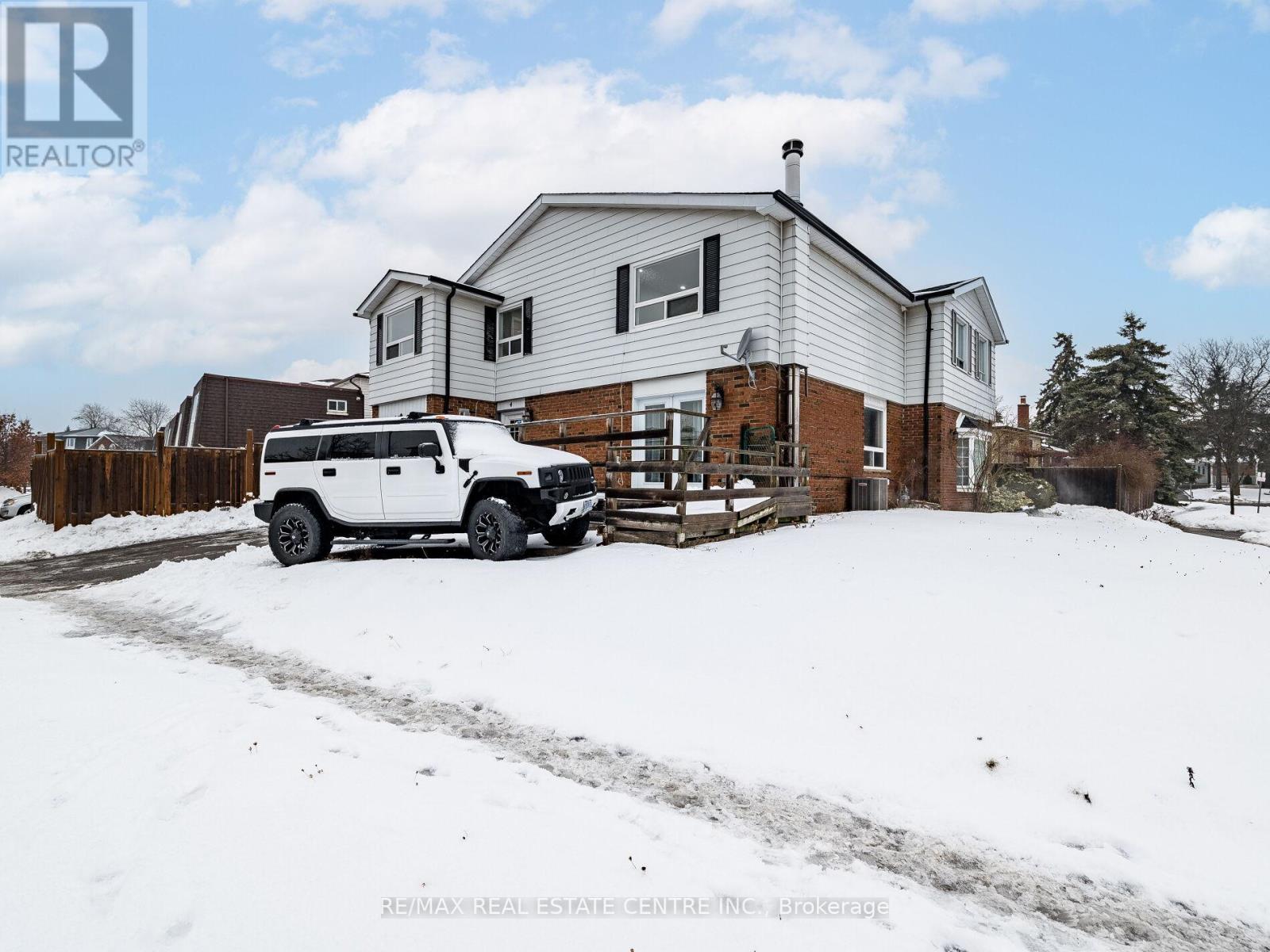 4 Horne Drive, Brampton, Ontario  L6V 2V3 - Photo 2 - W12670294