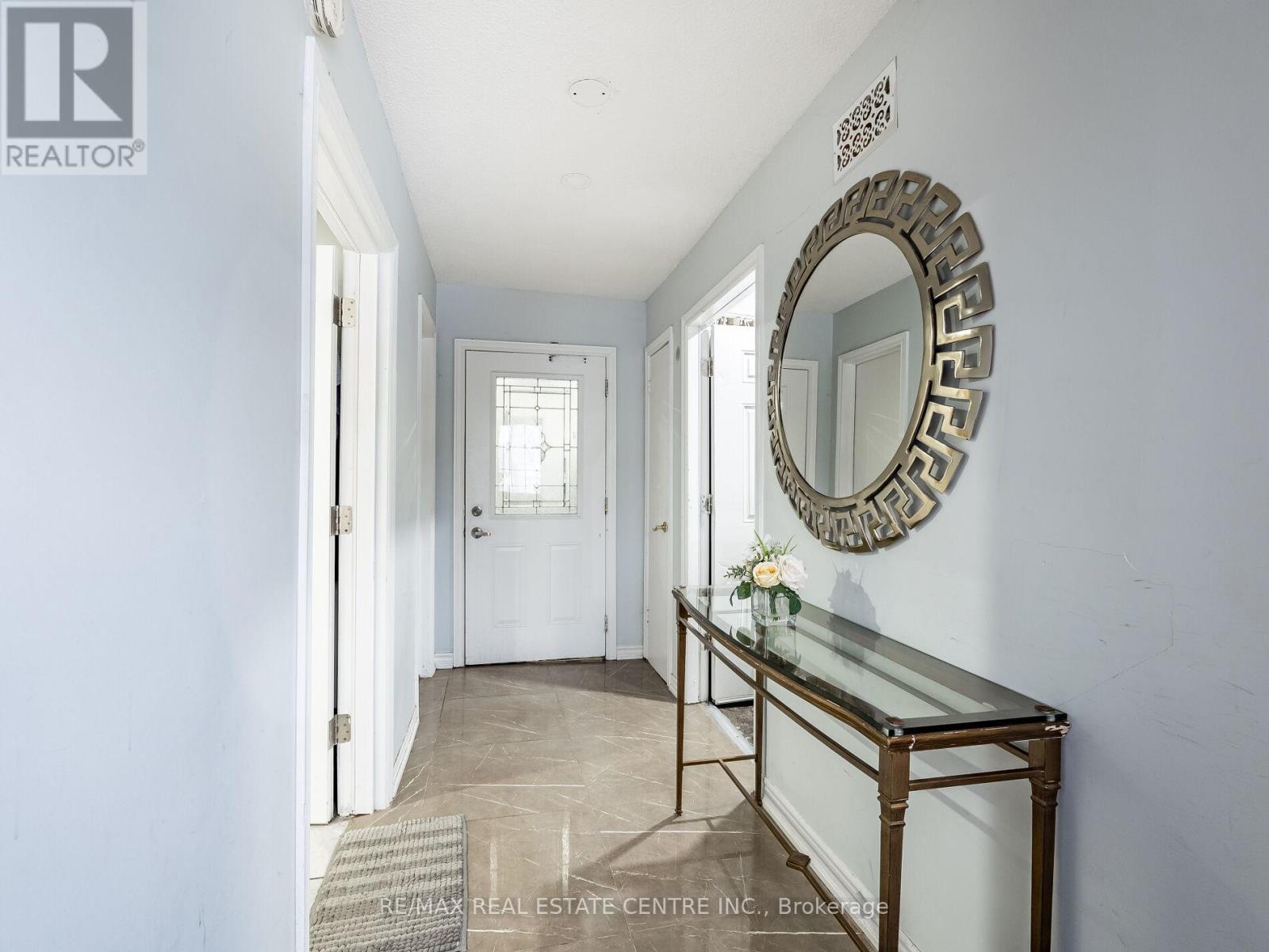 4 Horne Drive, Brampton, Ontario  L6V 2V3 - Photo 4 - W12670294