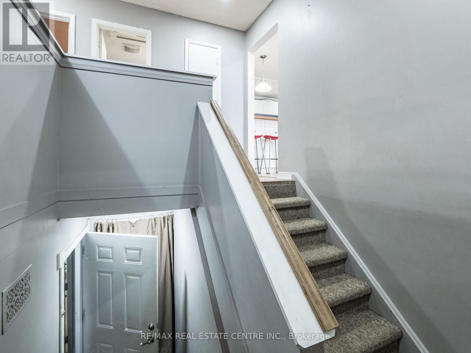 4 Horne Drive, Brampton, Ontario  L6V 2V3 - Photo 6 - W12670294