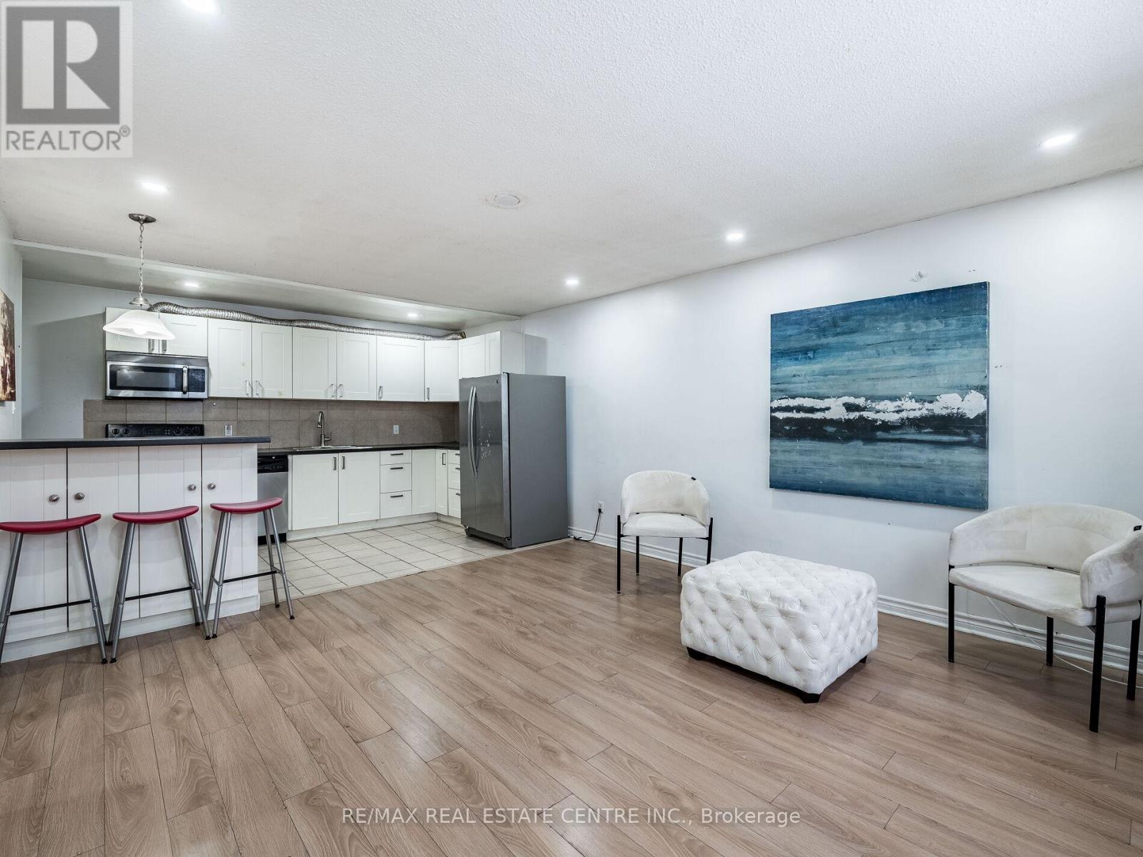 4 Horne Drive, Brampton, Ontario  L6V 2V3 - Photo 9 - W12670294