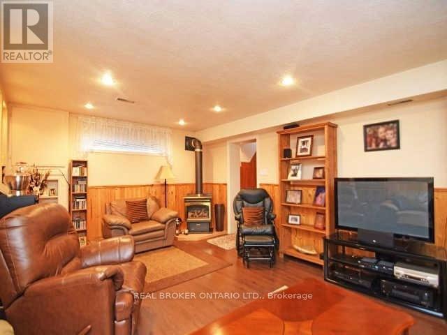 Lower - 1602 Coram Crescent, Mississauga, Ontario  L4X 1K9 - Photo 2 - W12670308