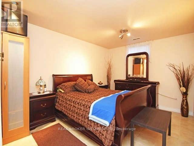 Lower - 1602 Coram Crescent, Mississauga, Ontario  L4X 1K9 - Photo 4 - W12670308