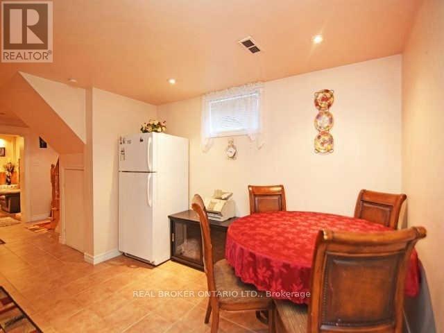 Lower - 1602 Coram Crescent, Mississauga, Ontario  L4X 1K9 - Photo 6 - W12670308