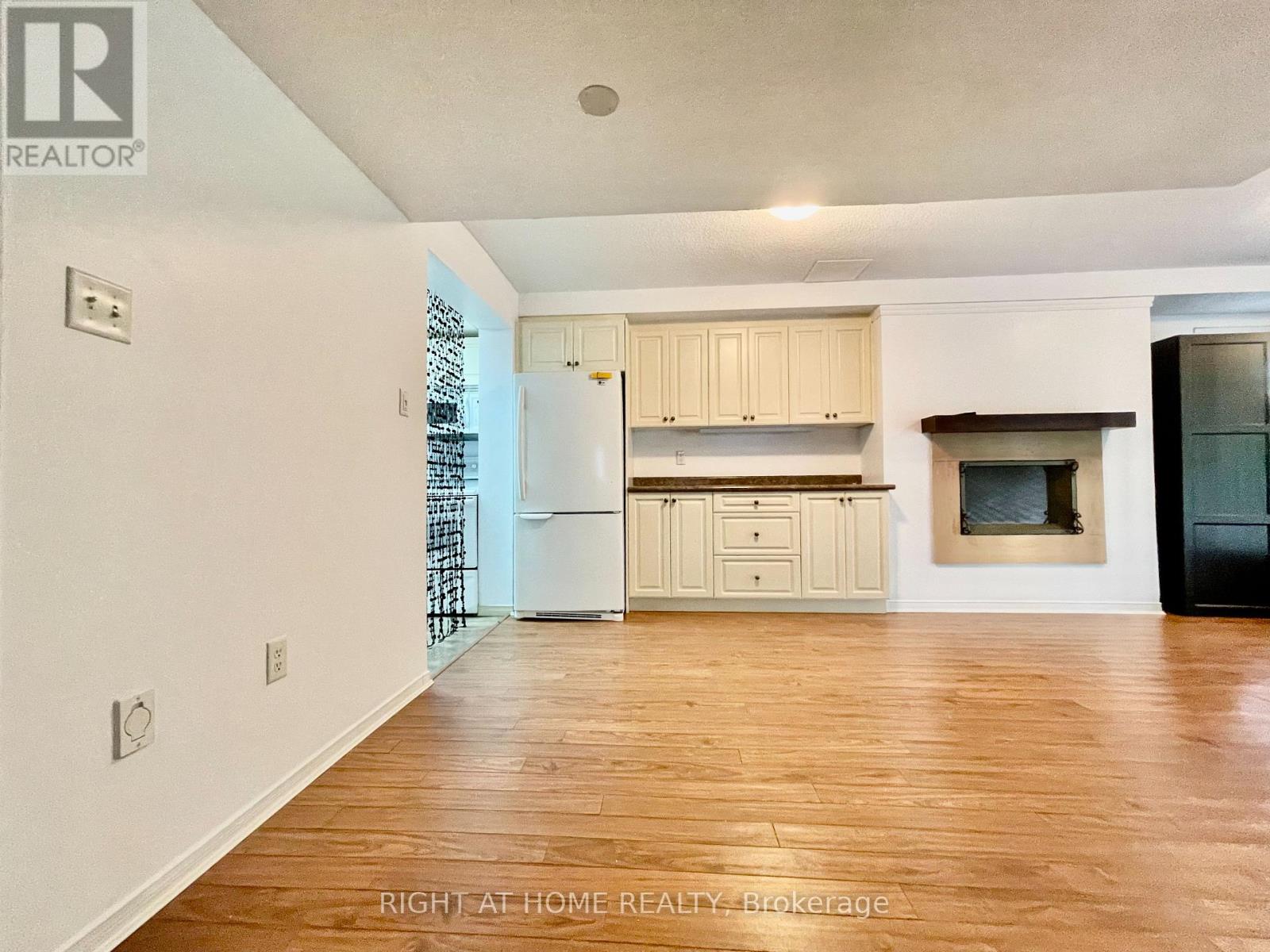 204 Country Lane, Barrie, Ontario  L4N 0W1 - Photo 9 - S12669518