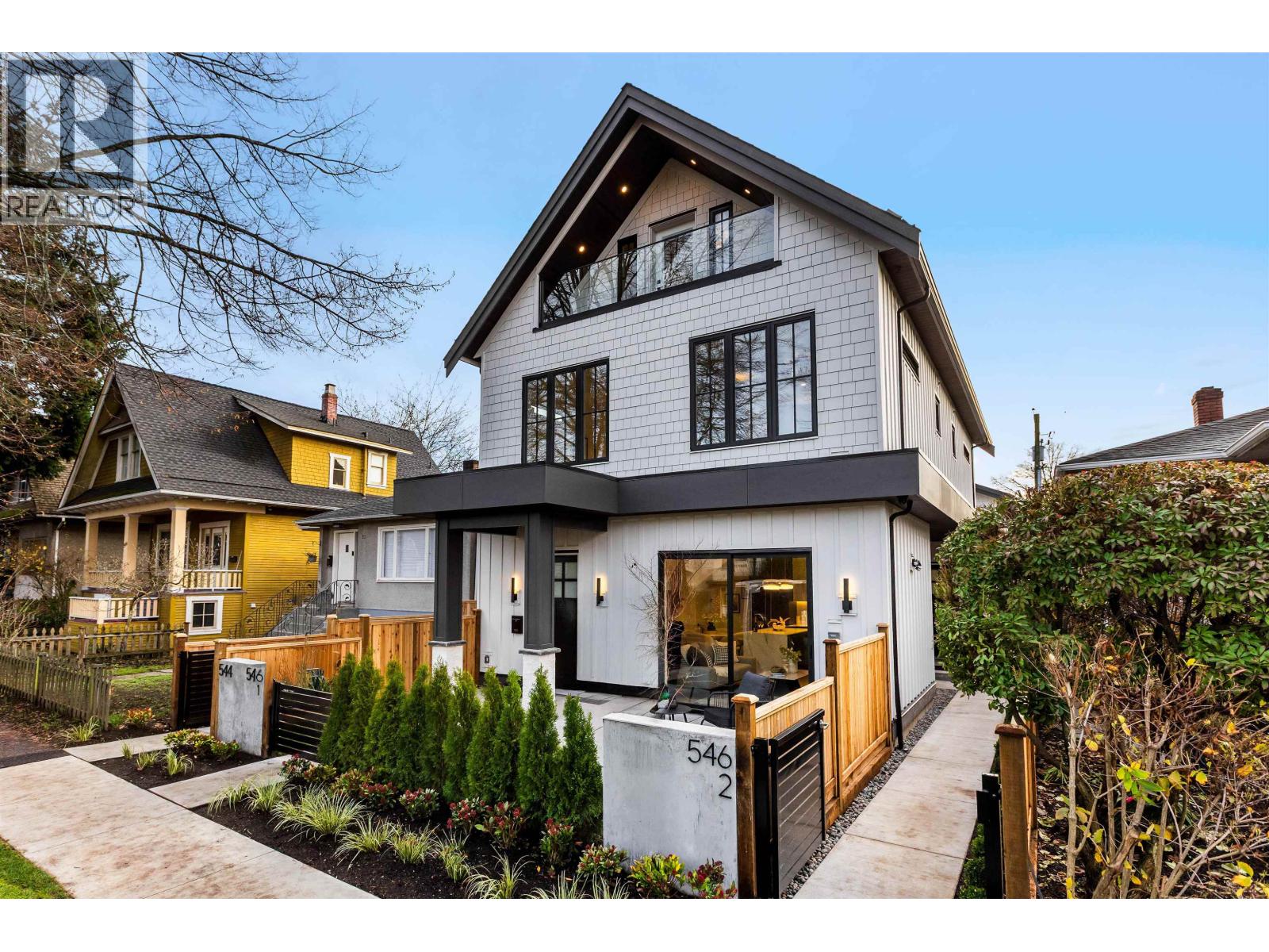 2 546 E 46th Avenue, Vancouver, British Columbia  V5W 2A3 - Photo 2 - R3076797