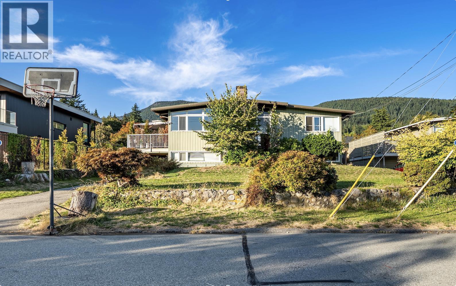 622 CROYDON PLACE, North Vancouver, British Columbia